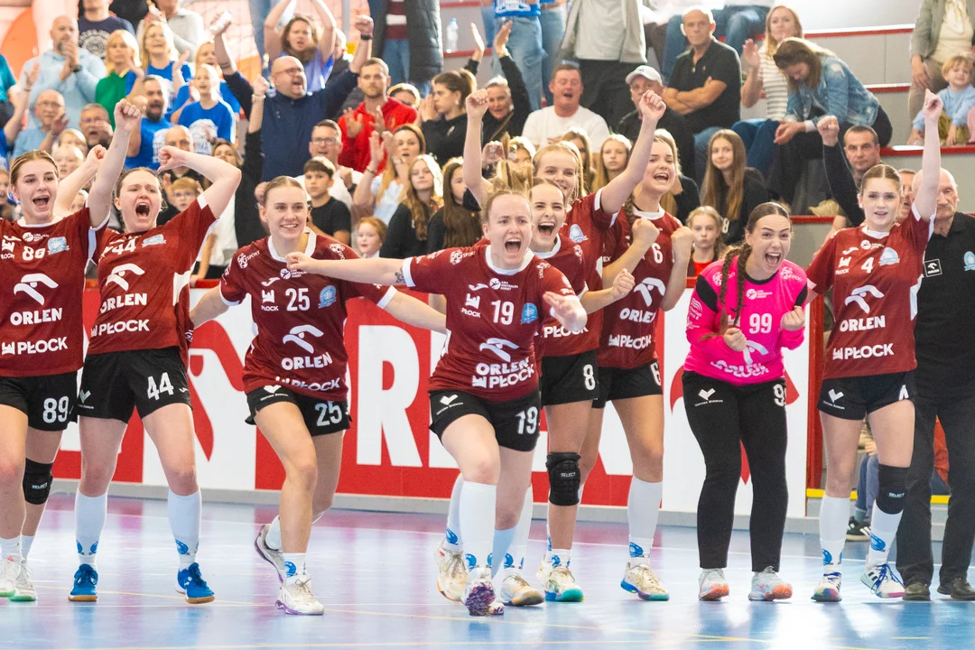 Jutrzenka Płock - Piłka Ręczna Koszalin  32:31 (4:3 karne), 28:28 (15:13)