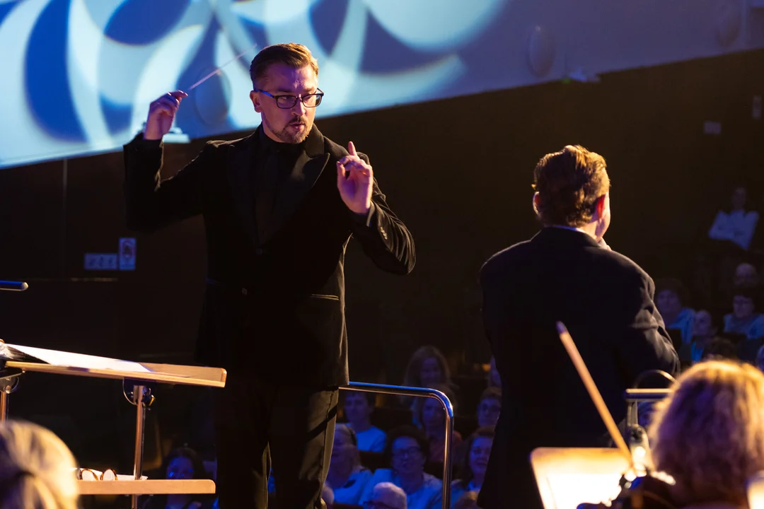 Koncert Płockiej Orkiestry Symfonicznej z Januszem Radkiem