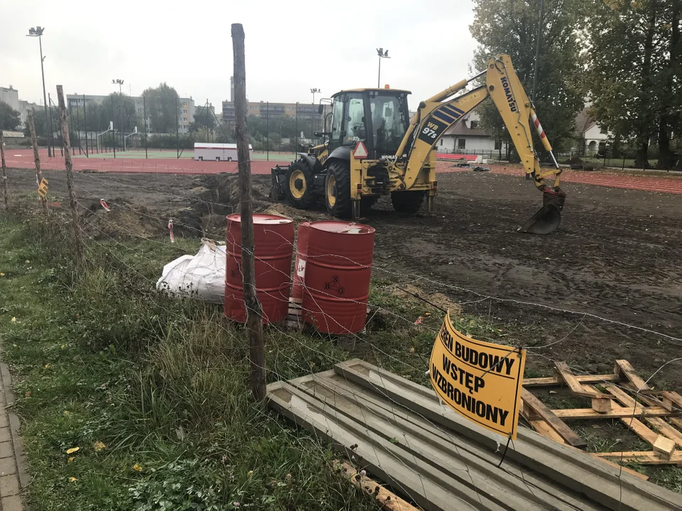 Budowa boiska przy ul. Piaska w Płocku październik 2026