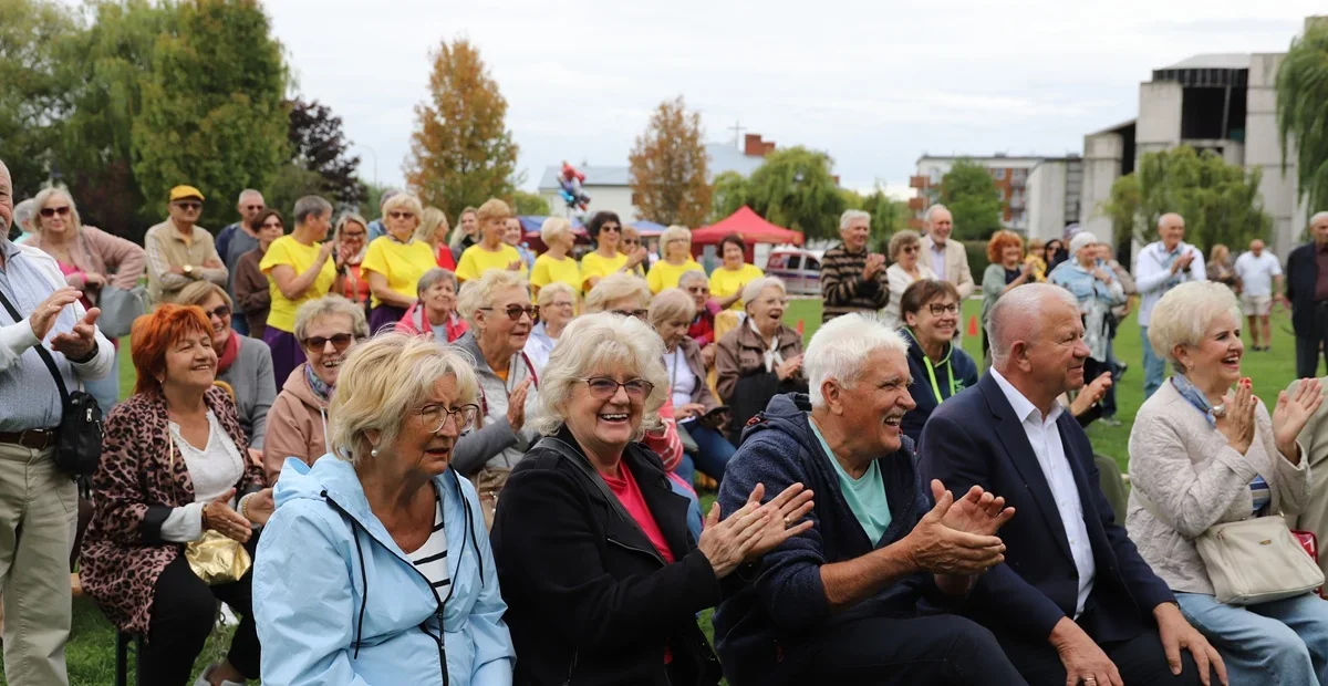 Aktywni i uśmiechnięci. Płocka Olimpiada Seniorów na wesoło [ZDJĘCIA]